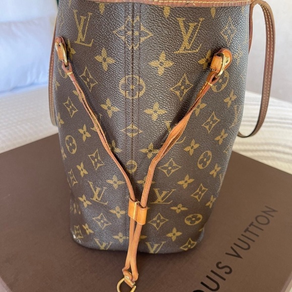 Authentic Louis Vuitton Neverfull mm - Picture 6 of 12